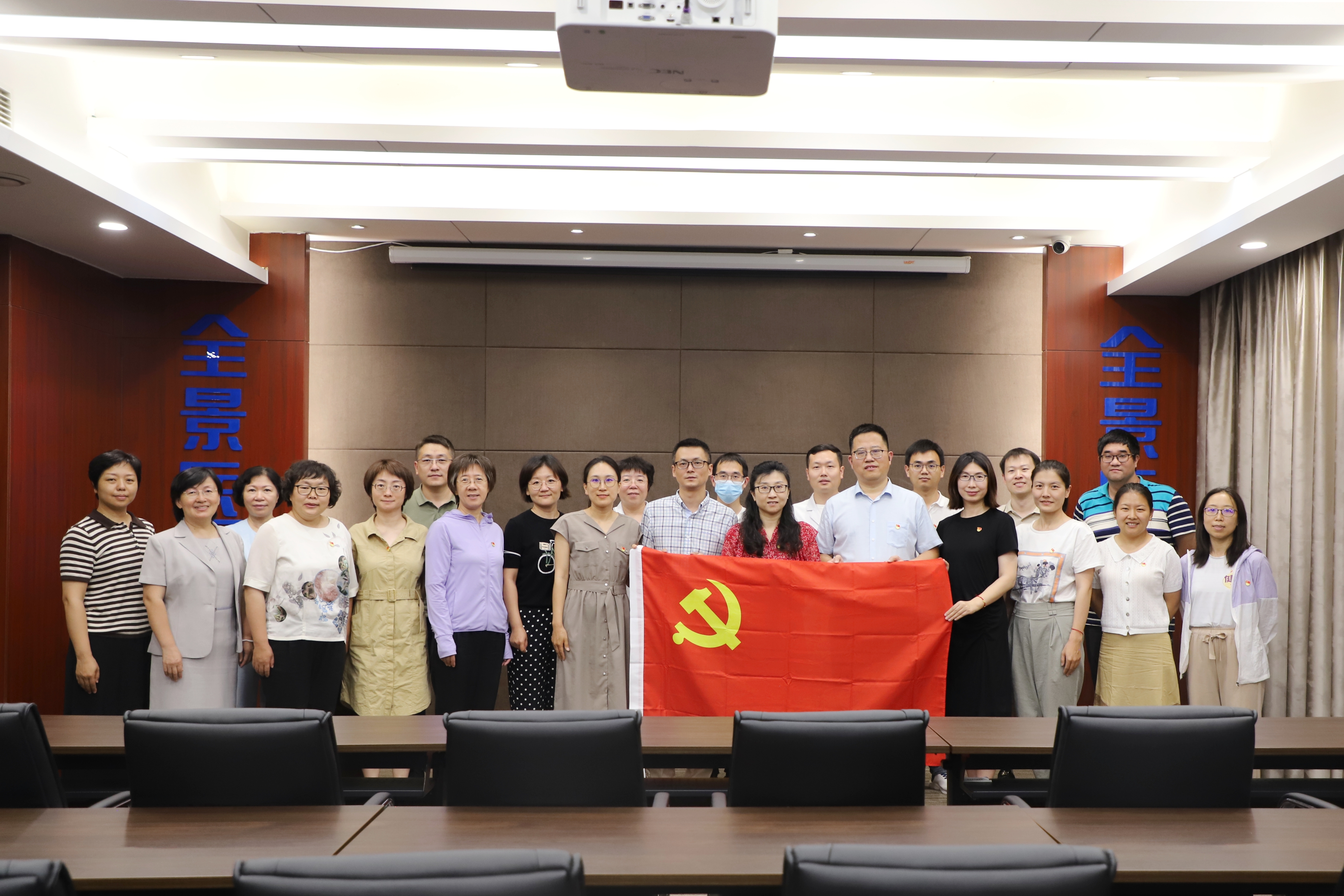 合影.jpg